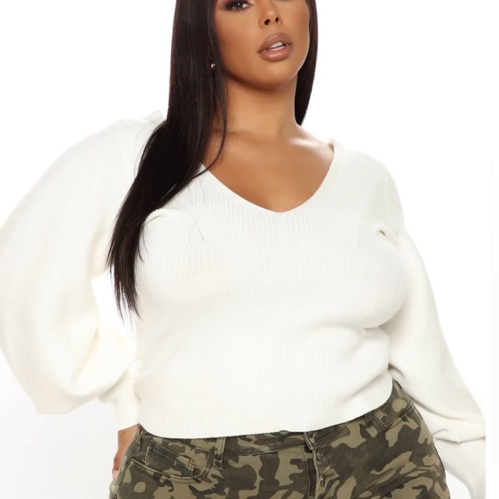 🆕🦋FASHION NOVA DREAM LOVER Deep V-Neck Sweater🦋